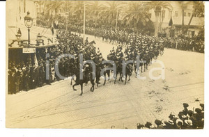 1915 ca FRANCE Cérémonie militaire et défilé de chevalerie *Photo carte postale