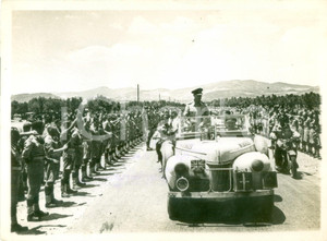 Fotografia d epoca originale 1943 TUNISIA WW2 Re George VI passa in rassegna truppe inglesi in NORD AFRICA 1