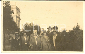 Fotografia d epoca originale 1925 MILANO Ippodromo di SAN SIRO Famiglia in attesa delle corse Foto FP 1