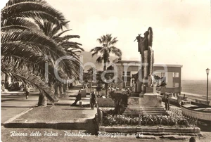 Cartolina originale da collezione 1960 PIETRA LIGURE SV Anziani sulla passeggiata a mare Cartolina FG VG 1