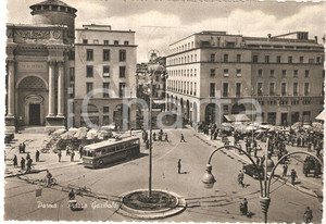 Cartolina originale da collezione 1950 PARMA Torpedone in Piazza Garibaldi Banca Nazionale Lavoro Cartolina FG VG 1