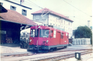Fotografia d epoca originale 1975 ca SVIZZERA Ferrovie WYNENTAL UND SUHRENTALBAHN Locomotiva in manovra Foto 1