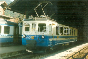 Fotografia d epoca originale 1975 ca SVIZZERA Ferrovie MOB Locomotiva elettrica in deposito Fotografia 1
