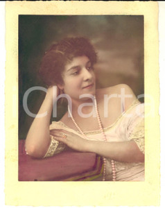 Fotografia d epoca originale 1910 ca NAPOLI Giovane donna con collana di perle rosa Foto B. LAURO 14x18 1