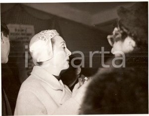 Fotografia d epoca originale 1960 ca CINEMA Attrice ARLETTY durante una serata di gala Fotografia 1