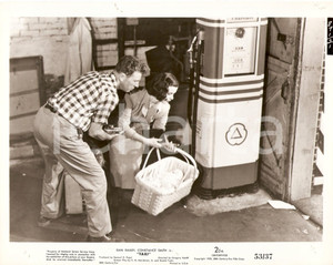Fotografia d epoca originale 1953 TAXI Dan DAILEY Constance SMITH leave a baby at gas station Foto di scena 1