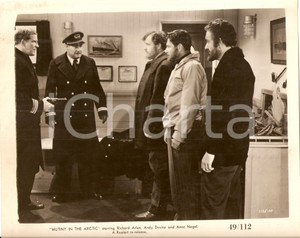 Fotografia d epoca originale 1941 MUTINY IN THE ARCTIC Draw a gun on the rebels Foto di scena 1