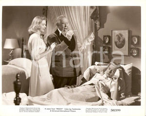 Fotografia d epoca originale 1950 PEGGY Charles COBURN prova febbre a Diana LYNN con termometro Foto di scena 1