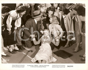 Fotografia d epoca originale 1950 PEGGY Diana LYNN sviene per la strada Foto di scena 1
