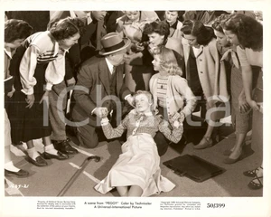 Fotografia d epoca originale 1950 PEGGY Diana LYNN sviene per la strada Foto di scena 1