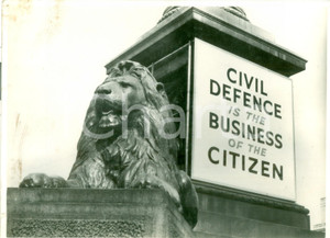 Fotografia d epoca originale 1940 ca LONDON Manifesti di reclutamento swulla colonna di NELSON Fotografia 1