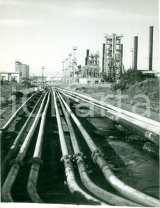 Fotografia d epoca originale 1975 ca MARSEILLE F I condotti di una raffineria Vera fotografia 1