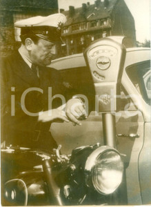 Fotografia d epoca originale 1937 FRANKFURT DE Polizia collauda parchimetri a pagamento Fotografia 1