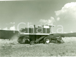 Fotografia d epoca originale 1970 ca FRANCE Mietitrebbia LAVERDA 3350 al lavoro nei campi Fotografia 1