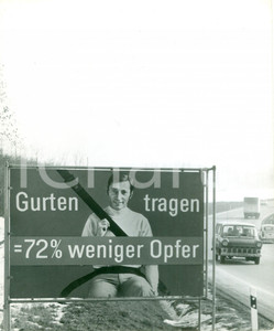 Fotografia d epoca originale 1970 ca GERMANIA SICUREZZA STRADALE Allacciate le cinture Fotografia 1