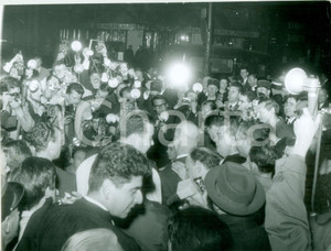 Fotografia d epoca originale 1962 PARIS Giornalisti al Palais de Justice dopo condanna di Raoul SALAN Foto 1