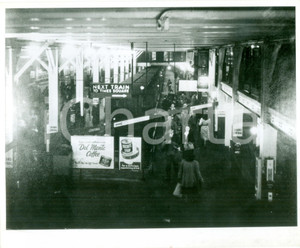 Fotografia d epoca originale 1970 ca NEW YORK USA Metropolitana per TIMES SQUARE Del Monte Coffee Foto 1