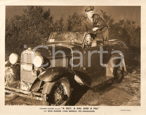 Fotografia d epoca originale 1945 A GUY, A GAL AND A PAL Ross HUNTER Lynn MERRICK in cabriolet Foto di scena 1
