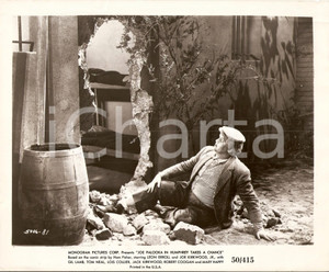 Fotografia d epoca originale 1950 JOE PALOOKA Robert COOGAN distrugge parete del carcere Foto di scena 1