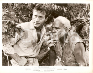 Fotografia d epoca originale 1957 HELL ON DEVIL S ISLAND Helmut DANTINE Rex INGRAM fuggiti nella foresta Foto 1