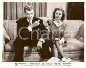 Fotografia d epoca originale 1948 WALLFLOWER Joyce REYNOLDS Robert HUTTON scambiano chiavi Foto di scena 1