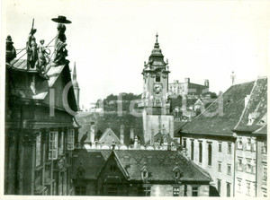 Fotografia d epoca originale 1955 ca BRATISLAVA SLOVACCHIA Veduta dell antico RATHAUS e del borgo Foto 1