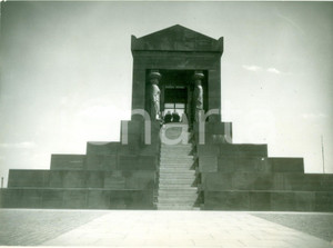 Fotografia d epoca originale 1953 BELGRADO Monumento al Milite Ignoto di JUGOSLAVIA di Ivan MESTROVIC Foto 1