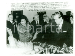 Fotografia d epoca originale 1977 BELGRADO JUGOSLAVIA Josip BROZ TITO taglia torta di compleanno Fotografia 1
