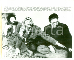 Fotografia d epoca originale 1980 TEHRAN IRAN Yasser ARAFAT invita reporter a sedersi Fotografia 1