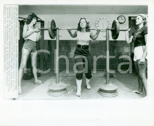 Fotografia d epoca originale 1977 MADISON USA Denise HETTRICK si allena nel sollevamento pesi Fotografia 1