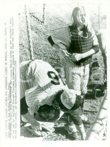 Fotografia d epoca originale 1976 DENVER USA BASEBALL Alice MAHLER si prepara vs la MULLE HIGH SCHOOL Foto 1