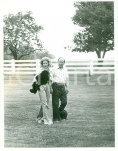 Fotografia d epoca originale 1977 BELMONT USA Wayne HAYS membro del Congresso nella sua fattoria Fotografia 1
