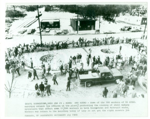 Fotografia d epoca originale 1980 YOUNGSTOWN USA Operai della US STEEL contro chiusura fabbriche Fotografia 1