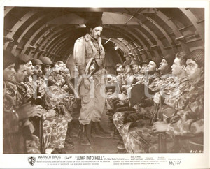 Fotografia d epoca originale 1955 JUMP INTO HELL Maurice MARSAC motiva soldati aereo Regia David BUTLER Foto 1