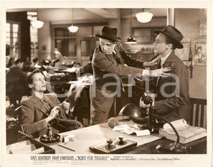 Fotografia d epoca originale 1942 BORN FOR TROUBLE Faye EMERSON lavora a maglia Film di B. REEVES EASON Foto 1