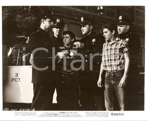 Fotografia d epoca originale 1956 RUMBLE ON THE DOCKS Poliziotti arrestano Robert BLAKE Foto 25x20 1