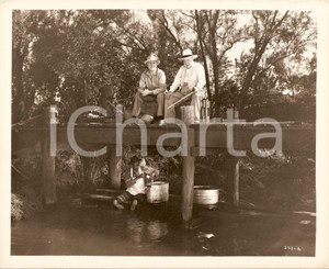 Fotografia d epoca originale 1943 CINDERELLA SWINGS IT Guy KIBBEE Pierre WATKIN Willie BEST a pesca Foto 1