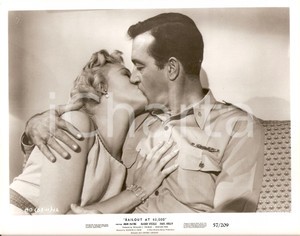 Fotografia d epoca originale 1957 BAILOUT AT 43000 John PAYNE Karen STEELE Bacio Regia Francis D. LYON Foto 1