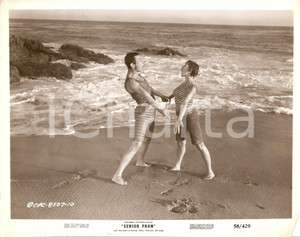 Fotografia d epoca originale 1958 SENIOR PROM James KOMACK Barbara BOSTOCK in spiaggia David LOWELL RICH Foto 1