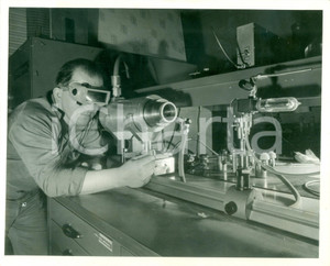 Fotografia d epoca originale 1960 ca ALEXANDRIA USA E.P. SUPERTZI al Westinghouse Research Laboratory Foto 1