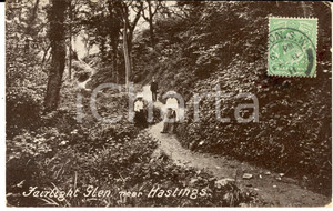 Cartolina originale da collezione 1911 HASTINGS UK Tre visitatori a FAIRLIGHT GLEN Cartolina VINTAGE FP VG 1