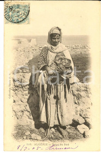 Cartolina originale da collezione 1906 COUTUMES ALGERIE Madre del Sud con neonato Cartolina VINTAGE FP VG 1