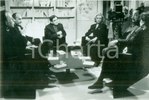 Fotografia d epoca originale 1990 FRANCE Bernard PIVOT intervista Philippe NOIRET ad Apostrophes Fotografia 1