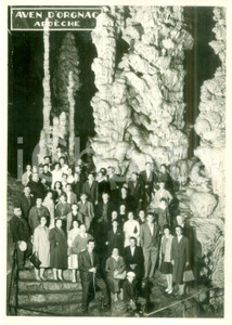 Fotografia d epoca originale 1962 AVEN D ORGNAC FRANCE Gruppo di turisti in visita alle grotte Fotografia 1