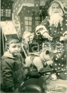 Fotografia d epoca originale 1955 ca PARIS Bambino riceve doni da BABBO NATALE Fotografia cm 13 x 18 1