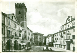 Cartolina originale da collezione 1941 NIZZA MONFERRATO AT Piazza Statuto Cartolina FG VG DANNEGGIATA 1