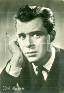 Fotografia d epoca originale 1957 CINEMA Attore Dirk BOGARDE in Un dottore in alto mare Cartolina FG VG 1