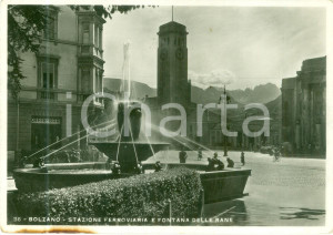 Cartolina originale da collezione 1936 BOLZANO Stazione ferroviaria e fontana delle rane Cartolina FG NV 1