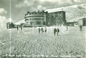 Cartolina originale da collezione 1961 L AQUILA Sciatori al Grande Albergo a CAMPO IMPERATORE Cartolina FG VG 1