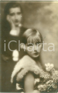 Cartolina originale da collezione 1927 TEATRO ? Giovane attrice con bouquet floreale Cartolina FP VG 1